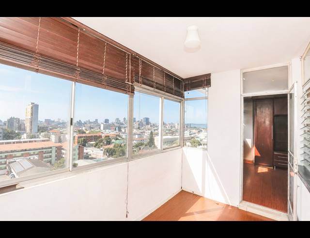 2.5 BEDROOM APARTMENT FOR SALE IN GLENWOOD